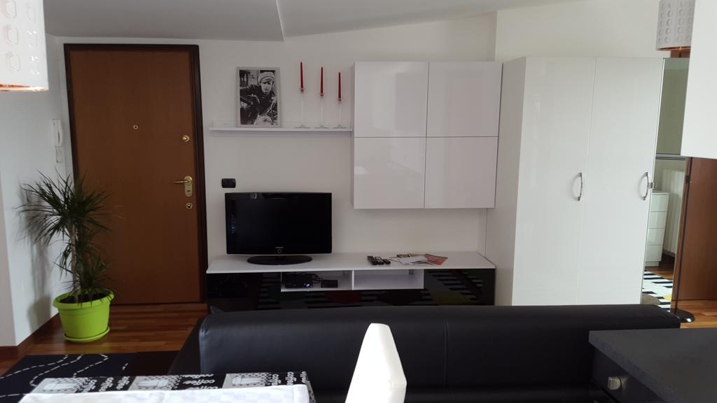 New Luxury Attic Santa Giulia Expo Διαμέρισμα Μιλάνο Δωμάτιο φωτογραφία