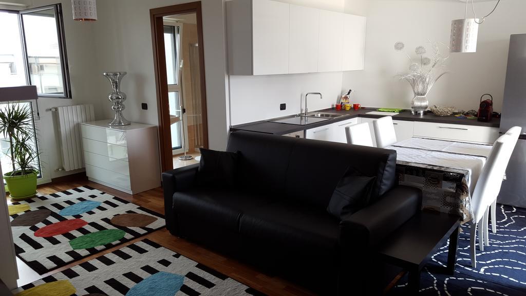 New Luxury Attic Santa Giulia Expo Διαμέρισμα Μιλάνο Δωμάτιο φωτογραφία