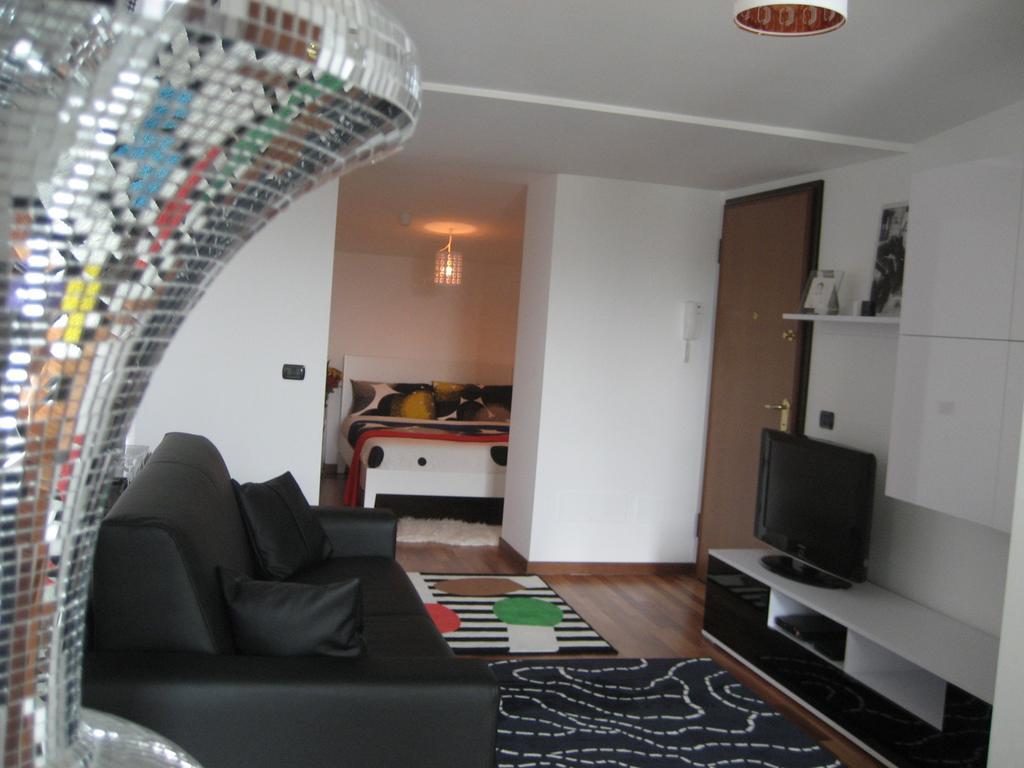 New Luxury Attic Santa Giulia Expo Διαμέρισμα Μιλάνο Δωμάτιο φωτογραφία